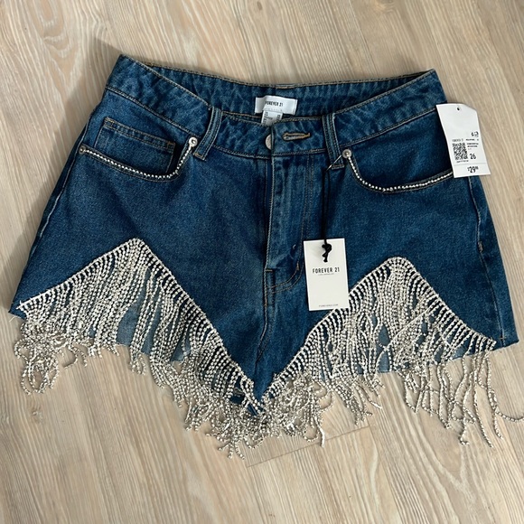 *BRAND NEW* Forever 21 rhinestone denim fringe shorts, size 26 NWT - Picture 1 of 3